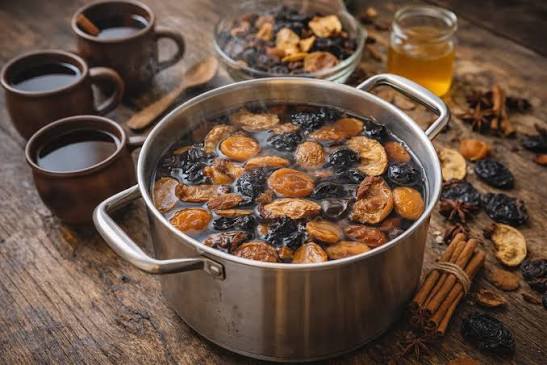 Узвар: користь ароматного напою зі скарбів українських садів