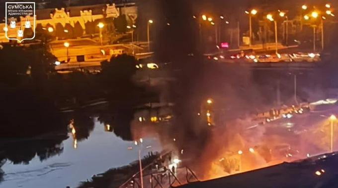 Удар БпЛА по ТРЦ в Сумах: трое погибших, 14 раненых